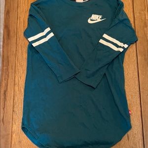 Teal/blue Nike 3/4 length leggings shirt